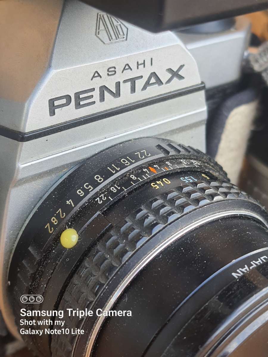ASAHI PENTAX K1000 FILM CAMERA WITH LOTS OF GOODIES INCLUDED - IMACULATE CONDITION!