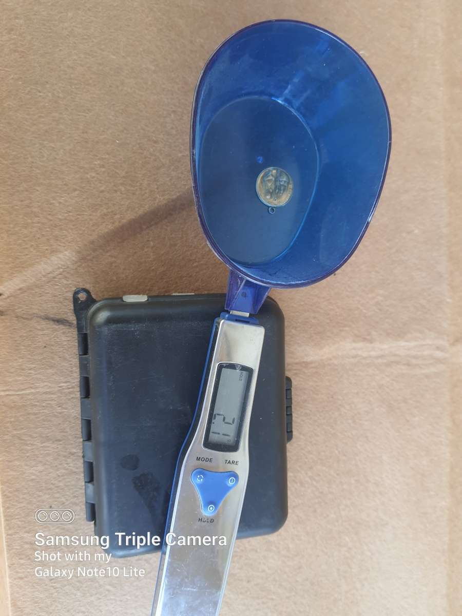 3 GRAMS SCRAP 9CT GOLD NECKLACE BROKEN AND SNT BENEDICTUS PENDATNT 2.1 GRAMS