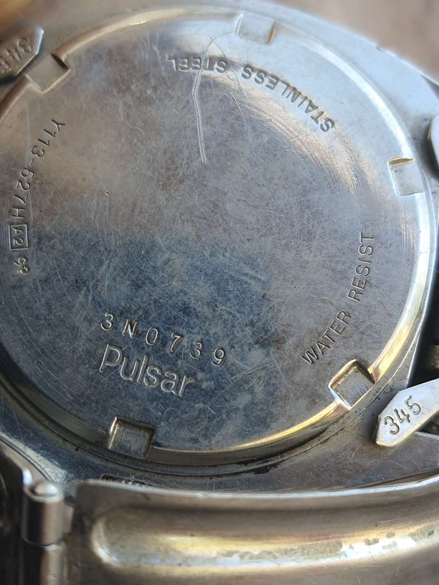 #15 VINTAGE MENS PULSAR 100M RESIST QUARTZ JAPAN WATCH 3N0739