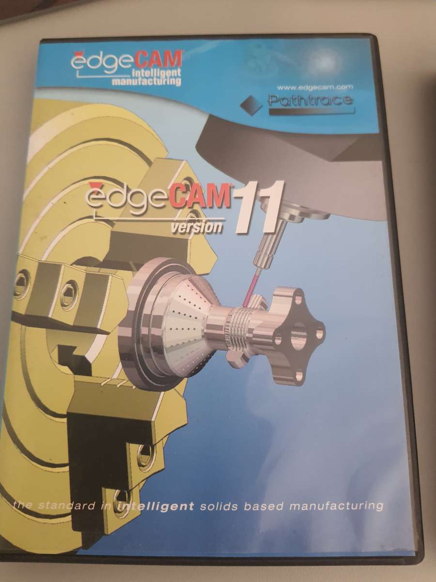 #32 - X5 AUTO CAD COMPUTERE CDS IN IMACULATE CONDITION WITH PRODUCT CODES