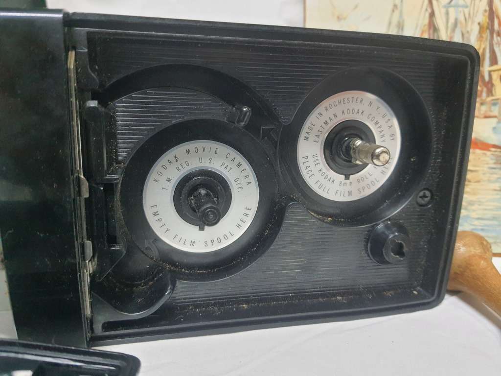 #4 dE PARIS ambience ** - job lot - art  - vintage Kodak working film camera AND M0RE _ WOW _