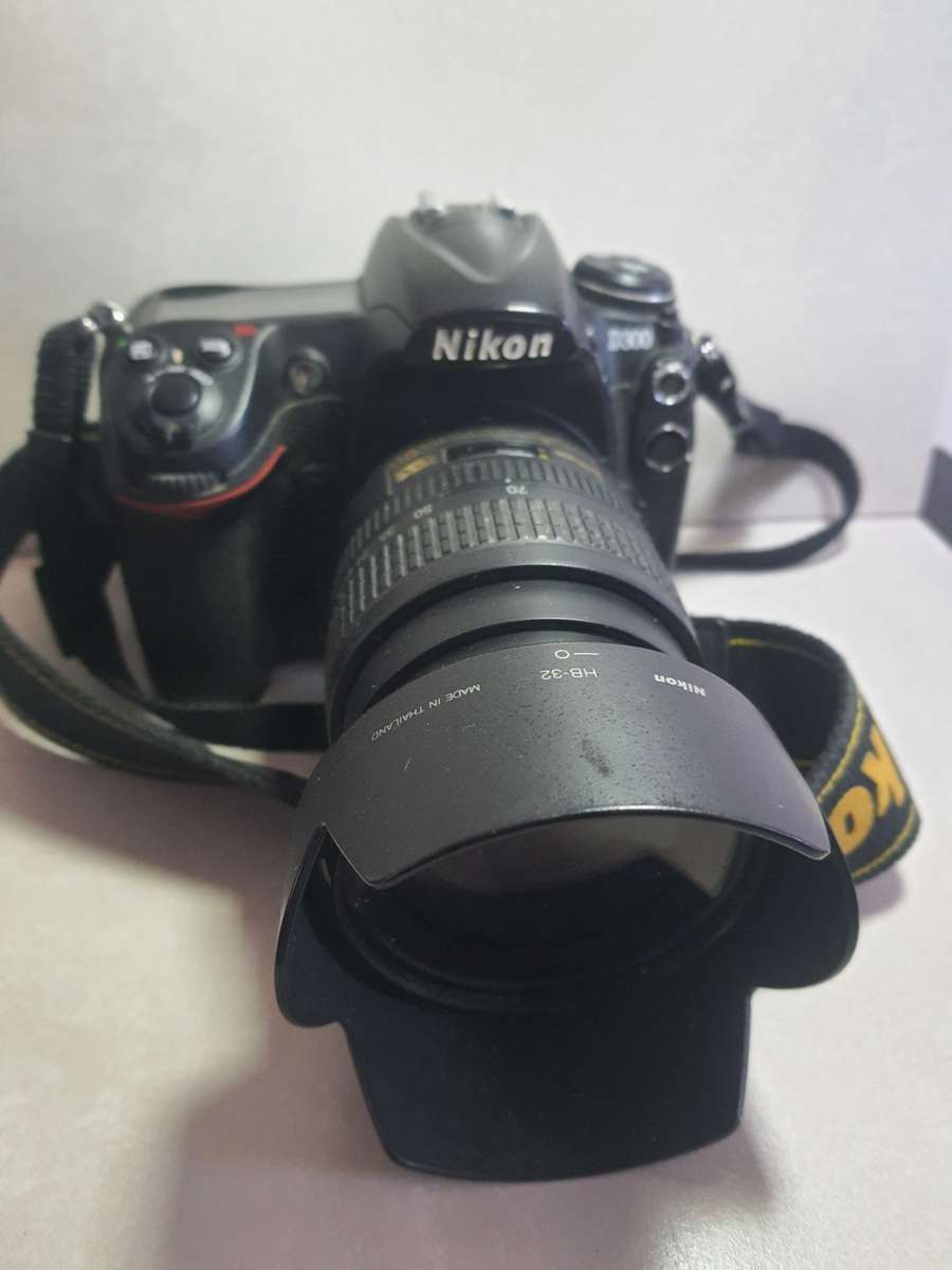 #16 Nikon D3000 with AF Lens Battery and Charger - comes with carry bag