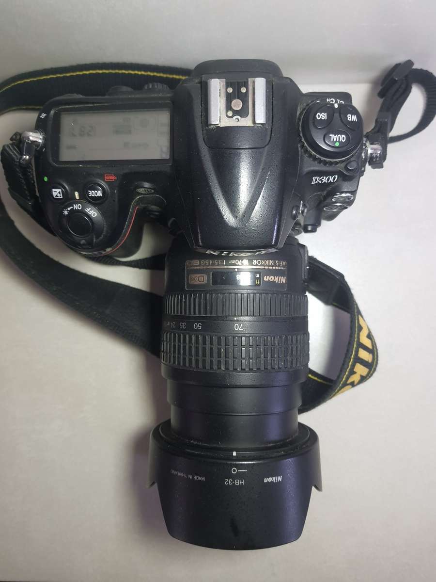 #16 Nikon D3000 with AF Lens Battery and Charger - comes with carry bag