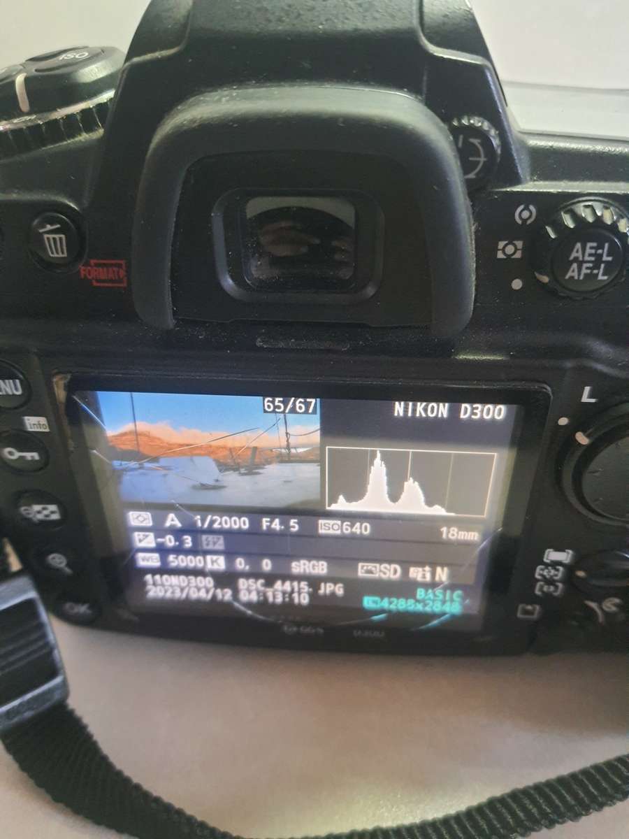 #16 Nikon D3000 with AF Lens Battery and Charger - comes with carry bag