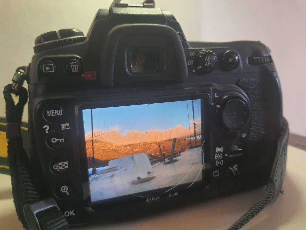 #16 Nikon D3000 with AF Lens Battery and Charger - comes with carry bag