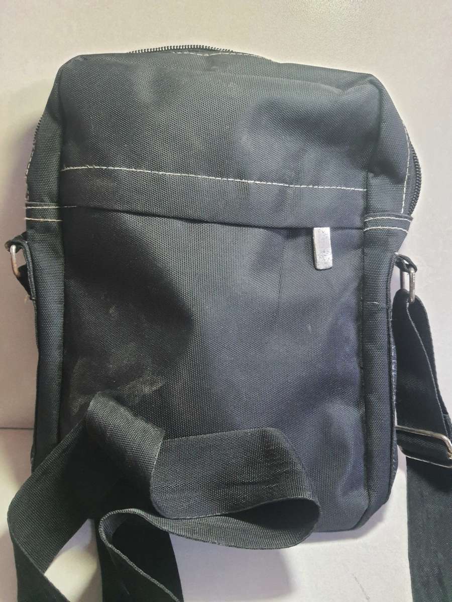 #16 Nikon D3000 with AF Lens Battery and Charger - comes with carry bag