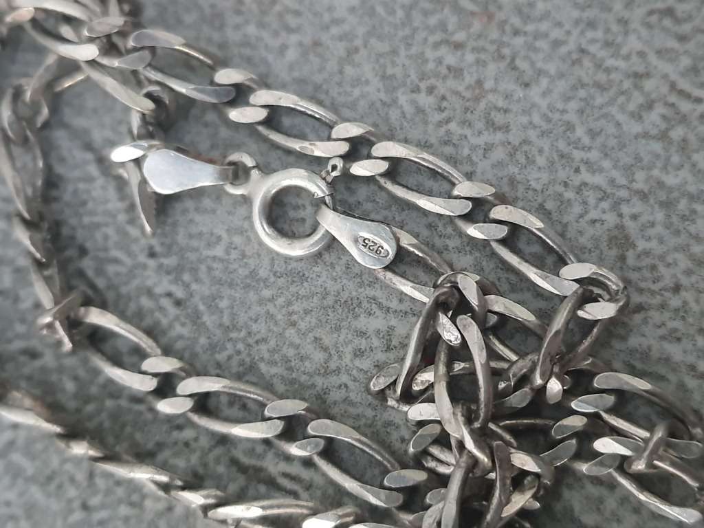 #8 STUNNING 925 NECKLACE AND 5 SHILLINGS SET IN PENDANT 50 grams