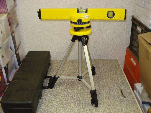 LASER LEVEL AND TRIPOD