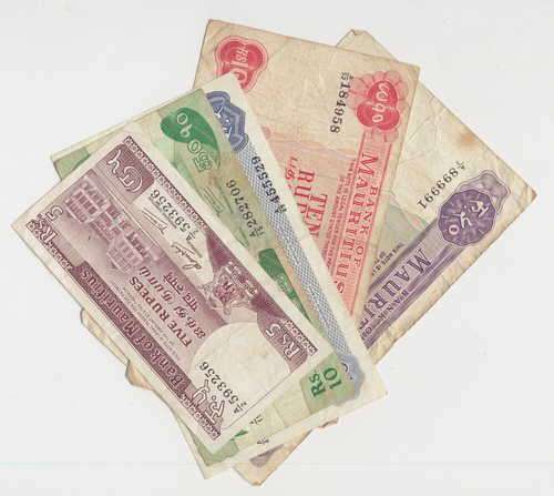 Lot of 5 old Mauritius banknotes - Some damage
