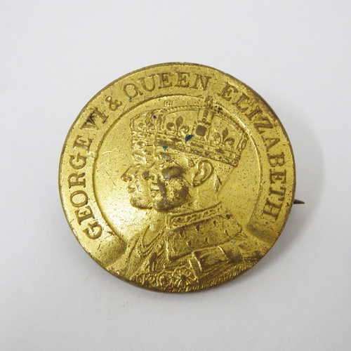 Unusual 1947 Royal visit badge - RARE