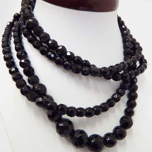 Beautiful vintage long black bead necklace (heavy) - Length : 72 cm
