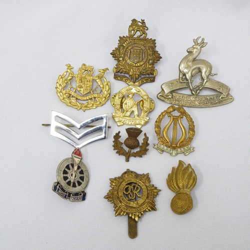 Lot of 10 Military badges - @ CRAZY R1 start
