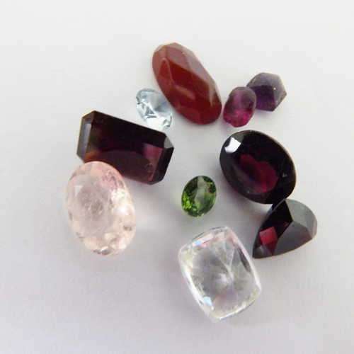 Lot of 10 unknown gemstones taken from rings - total weight : over 22 carat @ crazy R1 start