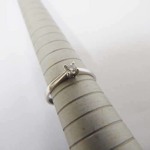 9ct White gold solitaire diamond (0.15 ct) ring - Size : P - Weighs: 1.9g with valuation certificate