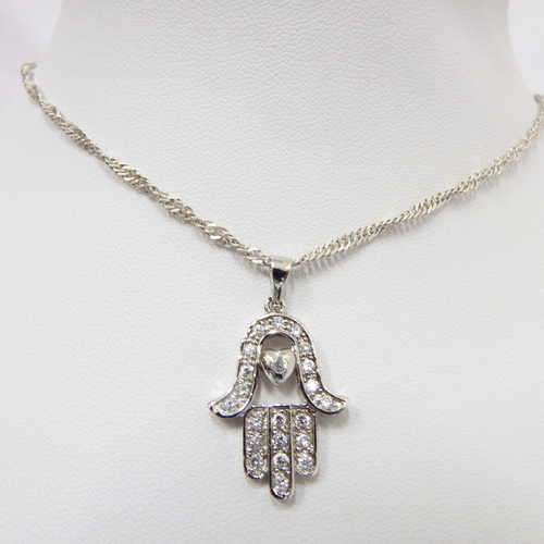 Silver necklace with interesting Hamsa pendant - Weighs : 7.1g