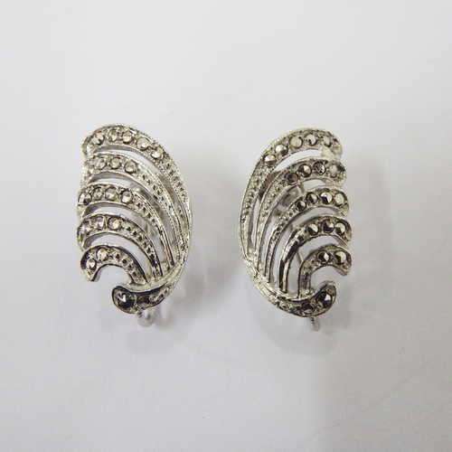 Pair of Silver Marcasite screw on earrings - Weighs : 3.9g