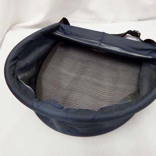 Strap-on fly fishing net - Approximate size : 39 x 38 x 16 cm
