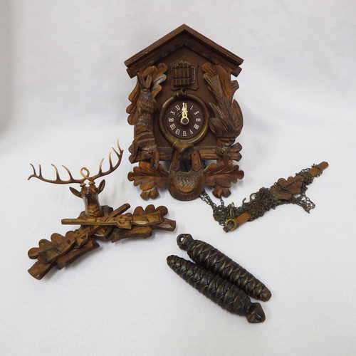 Vintage Hunting theme cuckoo clock - working - excellent condition