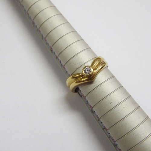 9 ct Gold ring with cubic - Weighs: 3.1 g - Size: N