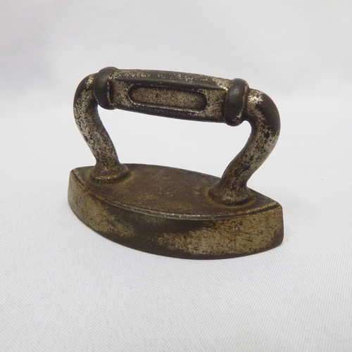 Vintage Collar Iron