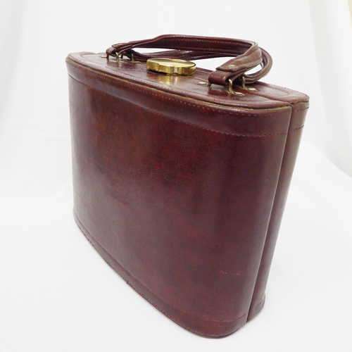 Vintage Vanity case - outside - very good condition - 24 x 30 cm approximately