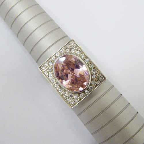 Silver ring with pink stone - Size: Y - Weighs: 20.8 g