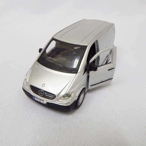 Burago Mercedes Benz Vito model car - Scale 1/32