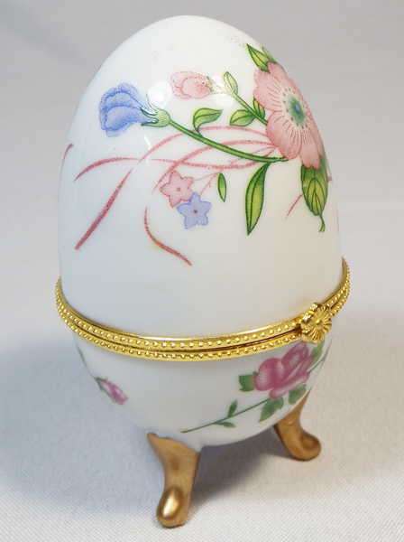 Porcelain egg shape jewellery box