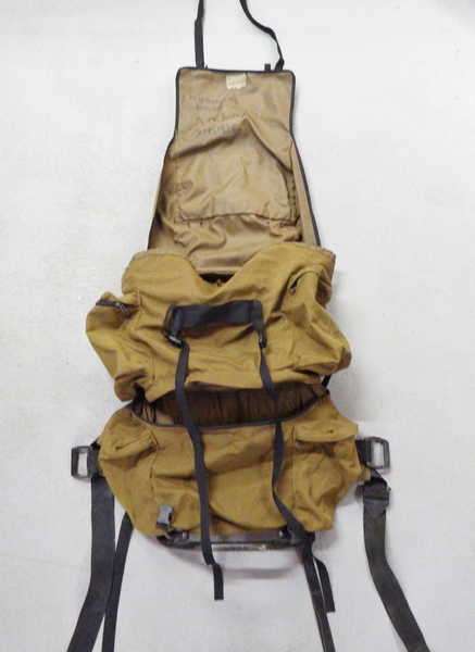 SADF M83 Field Backpack with Steel Frame - Lower bag zip broken