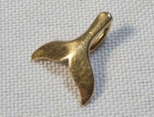 14 kt Gold Whale Tail Charm Pendant - Weighs 0,3 Grams