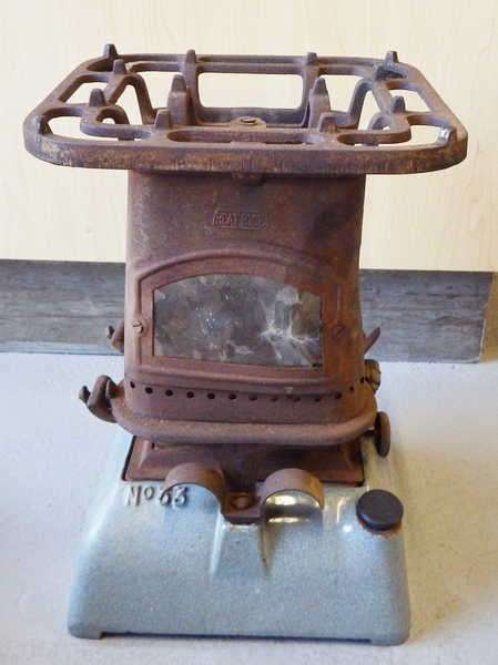 Beatrice paraffin stove / heater with mica sides - Size 27 x 12 cm