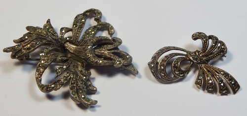 Lot of 2 vintage marcasite brooches - Larger brooch is missing stones