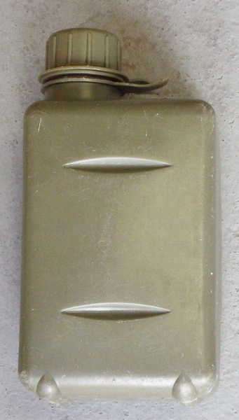 SADF 2 litre water canteen - 26 x 14 cm with lid 20 x 14 cm without  lid