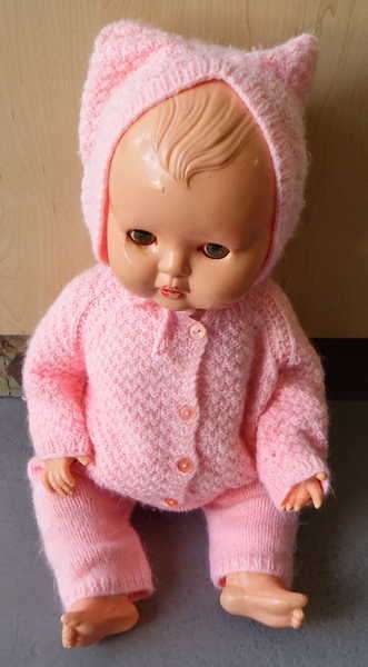 Vintage Elvinco hard plastic baby doll with crochet clothes - Head repaired