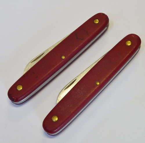 Lot of 2 Victorinox pocket knifes