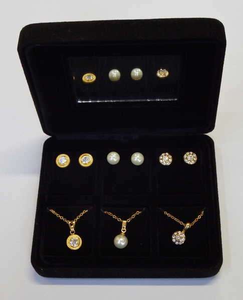 Beautiful Pierre Cardin fashion jewellery set of 3 - 18 kt gold plated