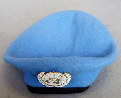 United Nation blue beret with badge - 24 x 24 cm