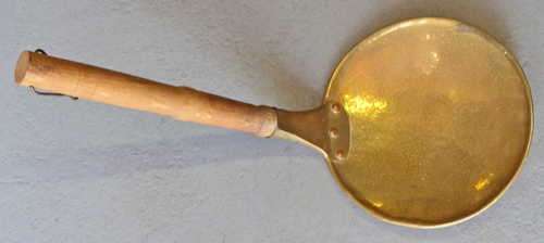 Big antique brass ladle with wooden handle - Brass 25,5 x 25,5 cm - Handle 30 cm long