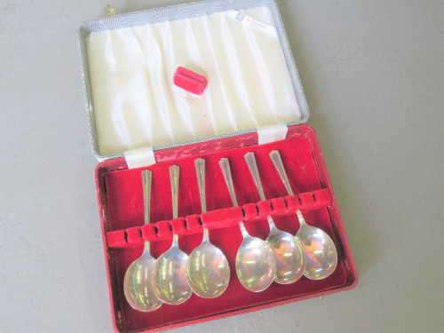 6 de Montfort Sheffield England spoons in box