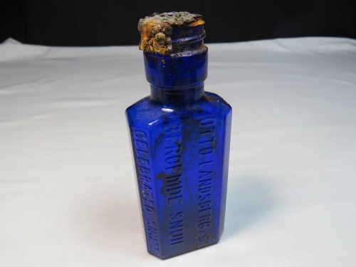 Blue Otto Landsberg & Co. Beroemde snuif / celebrated snuff bottle