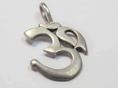 Sterling silver pendant - Weighs: 3.2 grams