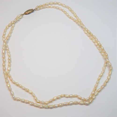 Freshwater pearls necklace with silver clasp