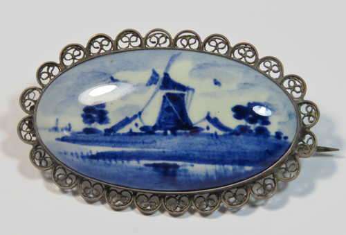 Delft Holland brooch with filigree border