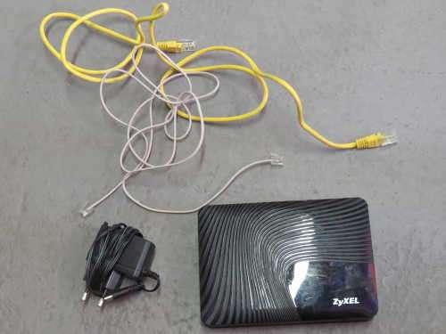 Zyxel AMG1202-T10B WiFi Router with Ethernet and RJ11 cables