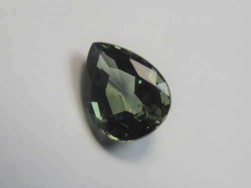 1.28ct Green apatite - Hardness 5 - Teardrop cut - Medium yellowish green
