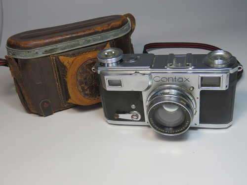 Vintage Zeiss Ikon Contax camera in pouch - Working