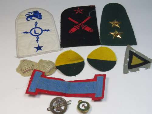 Lot of 10 military badges and insignia - Including WW2 period