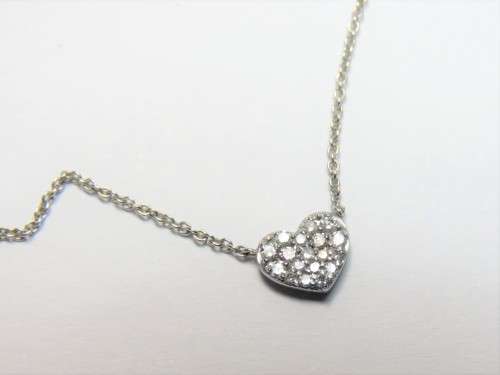 9kt White gold necklace with heart shaped diamond pendant - weighs 1.4g