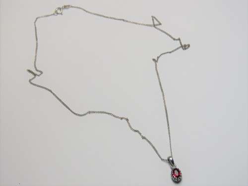 Sterling silver necklace and pendant - Weighs 1.8g