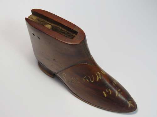 Boer War POW trench art snake boot - Bermuda Darrell's Island 1902 - Lid ans snake broken